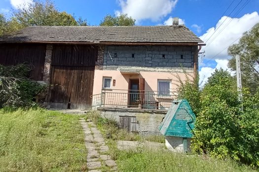nieruchomość gruntowa 1900m2 w Mnikowie z domem do kapitalnego remontu